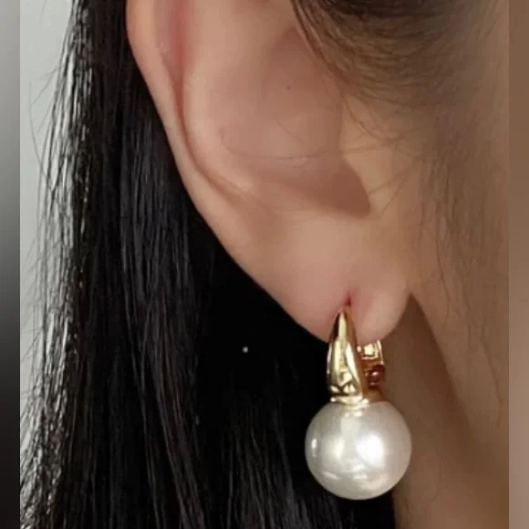 18k Gold Plated and Large Imitation Pearl Earrings - Picture 1 of 8